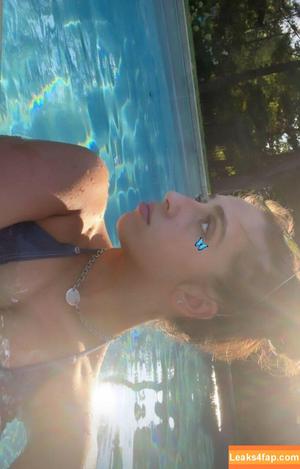 Tate McRae photo #0256