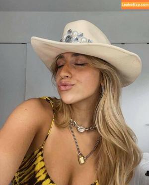 Tate McRae photo #0265