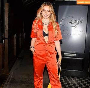 Tate McRae photo #0266