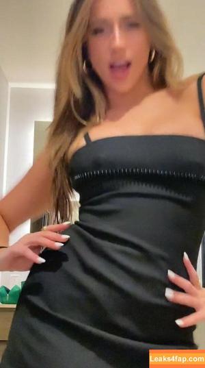 Tate McRae photo #0307