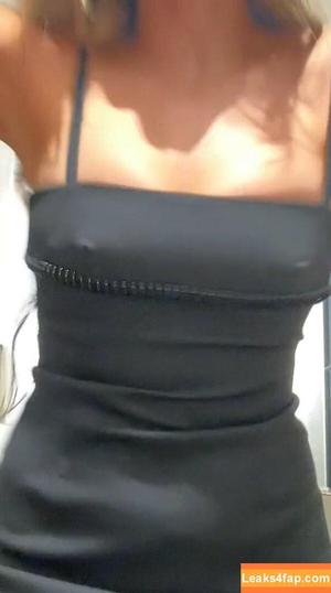 Tate McRae photo #0309