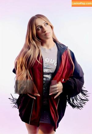 Tate McRae photo #0320