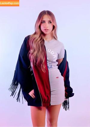 Tate McRae photo #0324