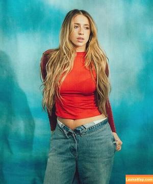 Tate McRae photo #0328