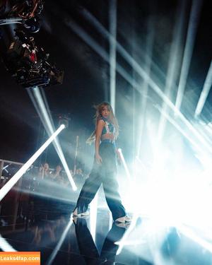 Tate McRae photo #0343