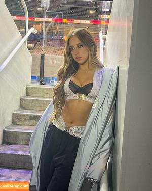 Tate McRae photo #0356