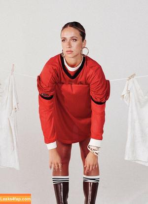 Tate McRae photo #0362