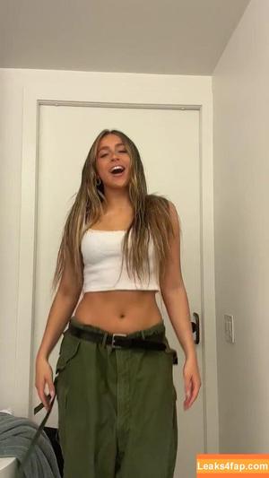 Tate McRae photo #0391