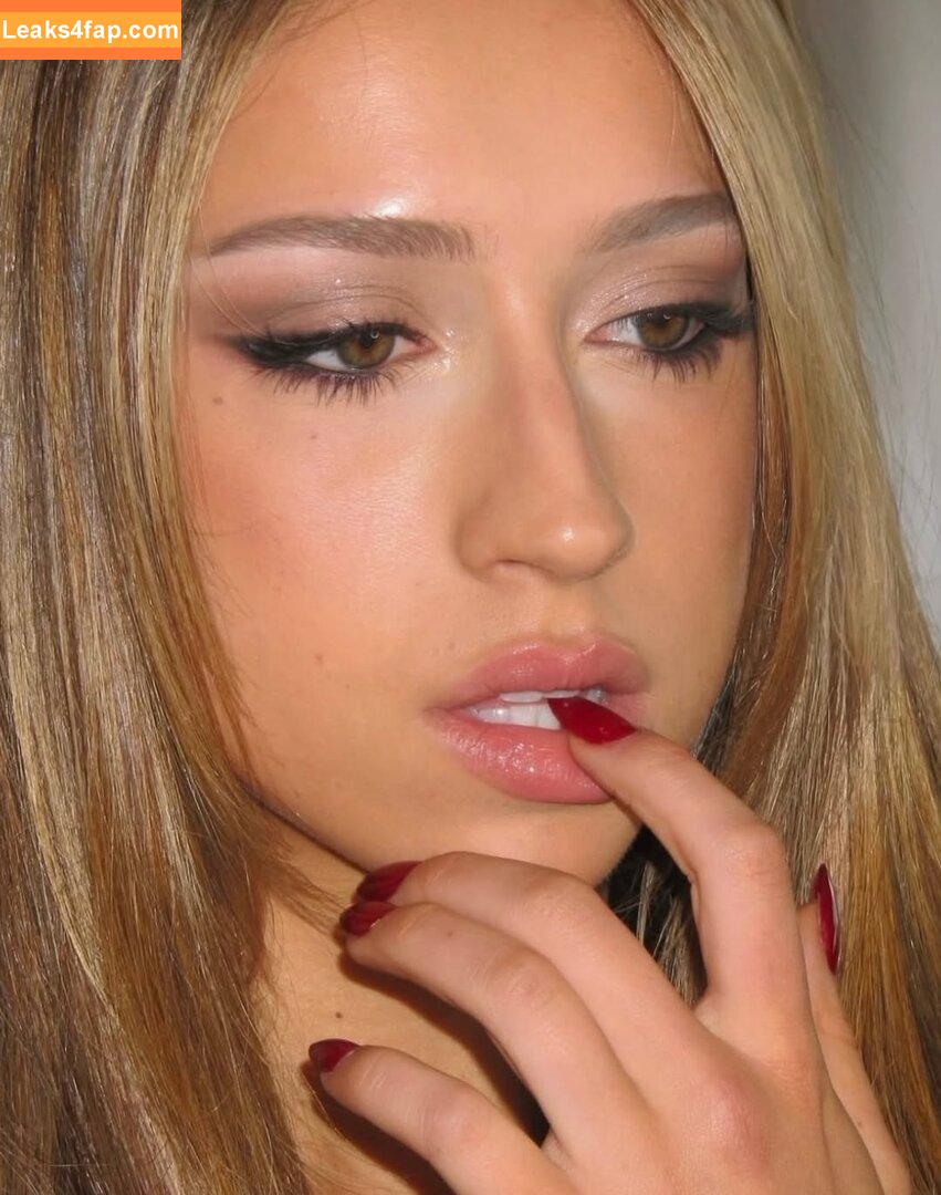 Tate McRae / tatemcrae / u41351078 leaked photo photo #1840