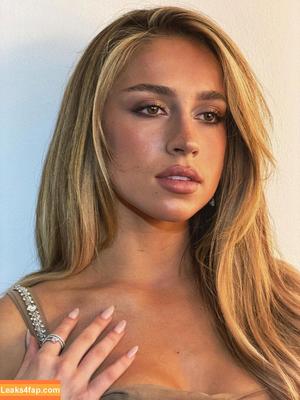 Tate McRae фото #1660