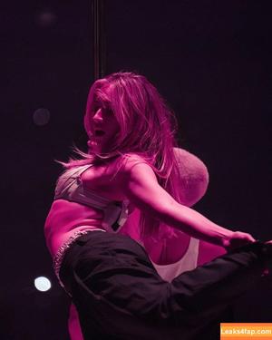 Tate McRae photo #1687