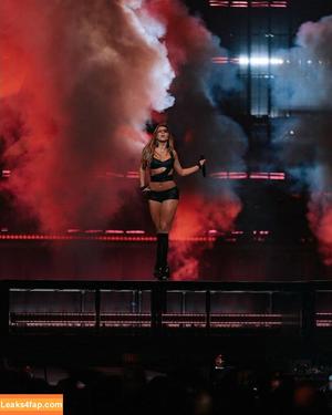 Tate McRae photo #1692