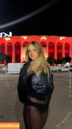 Tate McRae photo #1715