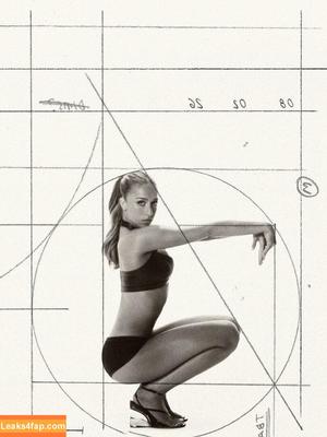 Tate McRae фото #2024