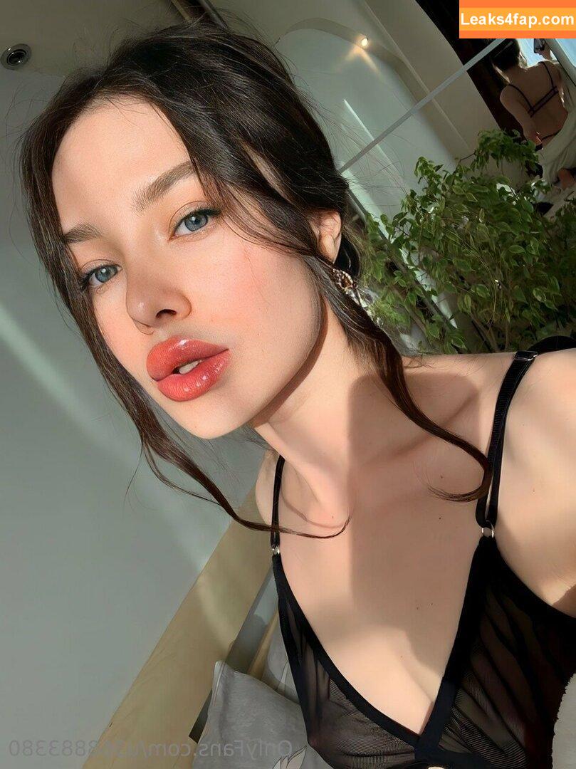tatiiiiiiiii /  leaked photo photo #0001