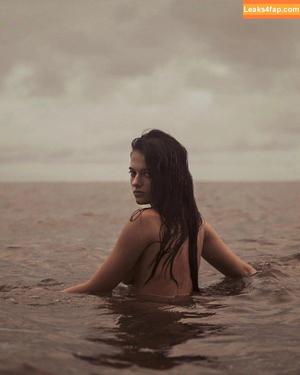 Taya Brooks photo #0002