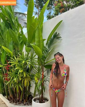 Taya Brooks photo #0010