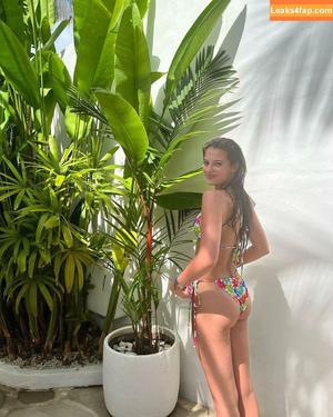 Taya Brooks photo #0012