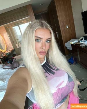 Taya Christian photo #0002