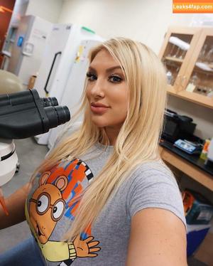 Taya Christian photo #0055