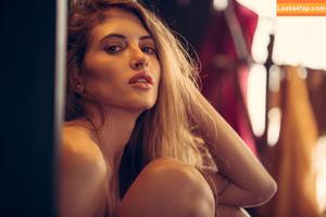 Taya Vais photo #0099