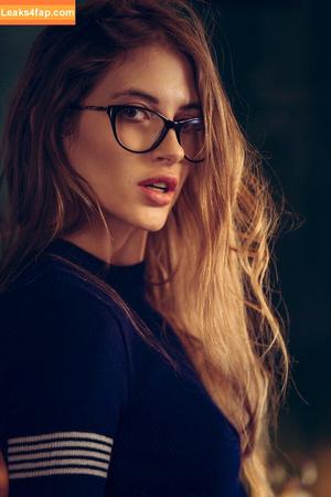 Taya Vais photo #0101
