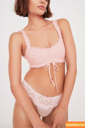 Taylor Hill photo #0025