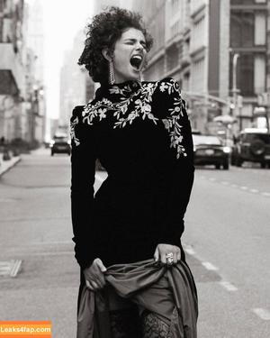 Taylor Hill photo #0570