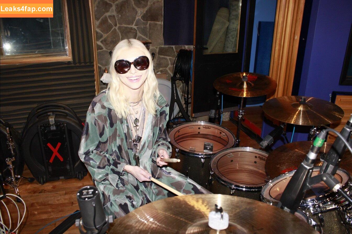 Taylor Momsen / aryelsoul / taylormomsen слитое фото фото #0995