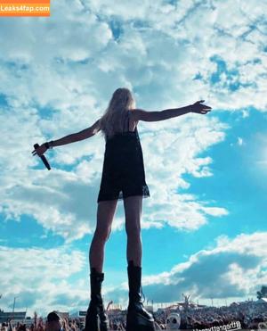 Taylor Momsen photo #0025