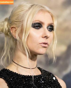Taylor Momsen photo #0104