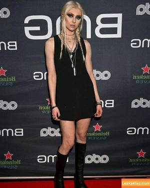 Taylor Momsen photo #0119