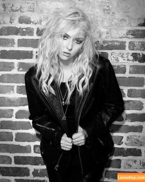 Taylor Momsen photo #0123