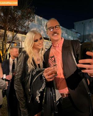 Taylor Momsen photo #0140