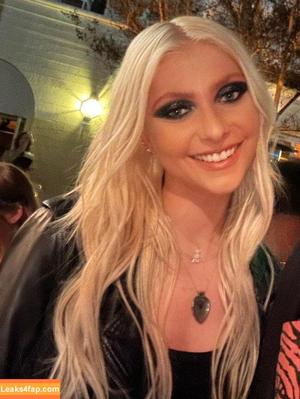 Taylor Momsen photo #0141