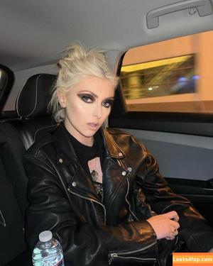 Taylor Momsen photo #0155