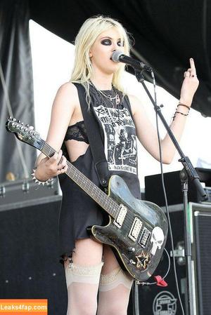 Taylor Momsen photo #0165