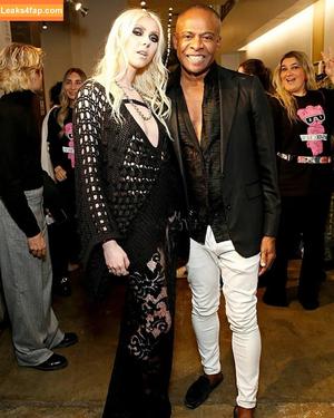 Taylor Momsen photo #0202