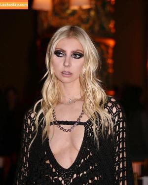 Taylor Momsen photo #0203
