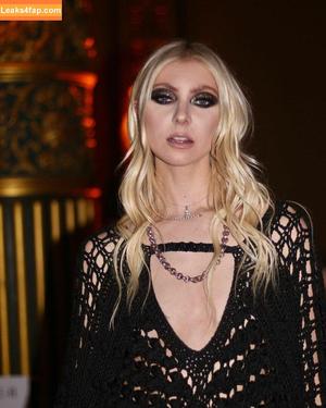 Taylor Momsen photo #0205