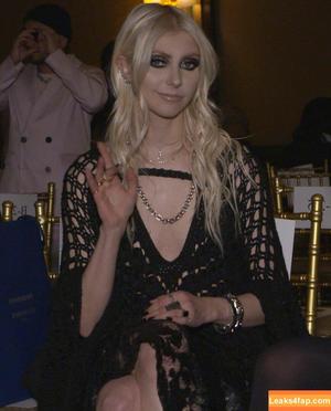 Taylor Momsen photo #0216
