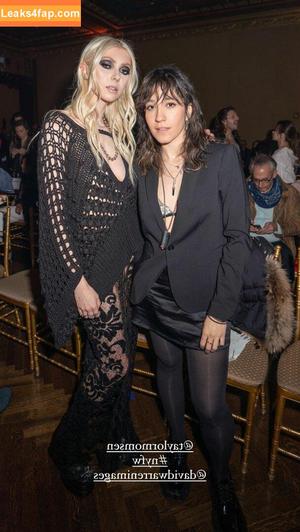 Taylor Momsen photo #0220