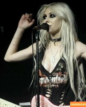 Taylor Momsen photo #0245