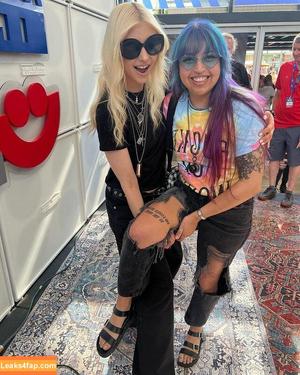 Taylor Momsen photo #0360