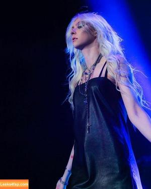 Taylor Momsen photo #0369
