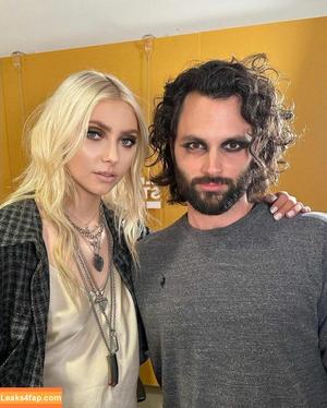 Taylor Momsen photo #0413