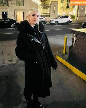 Taylor Momsen photo #0495