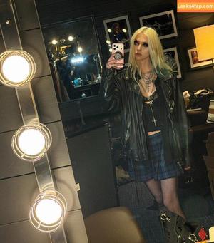 Taylor Momsen photo #1012