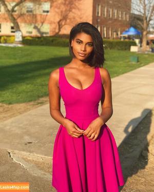 Taylor Rooks photo #0022