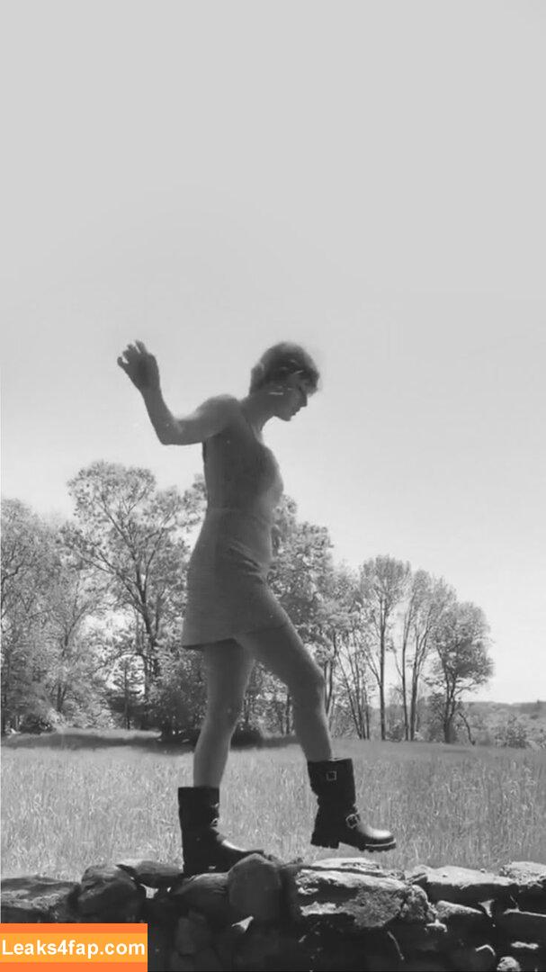 Taylor Swift / shawtiee / taylorswift / taylorswift13 leaked photo photo #9763